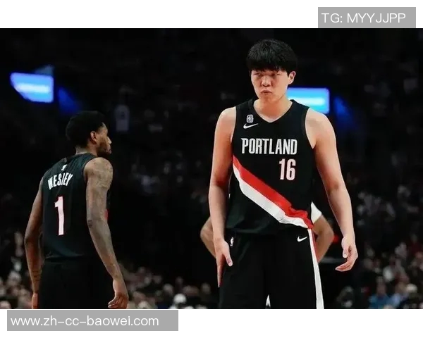 杨瀚森的发型之争：剃掉锅盖头选择寸头或光头更显魅力